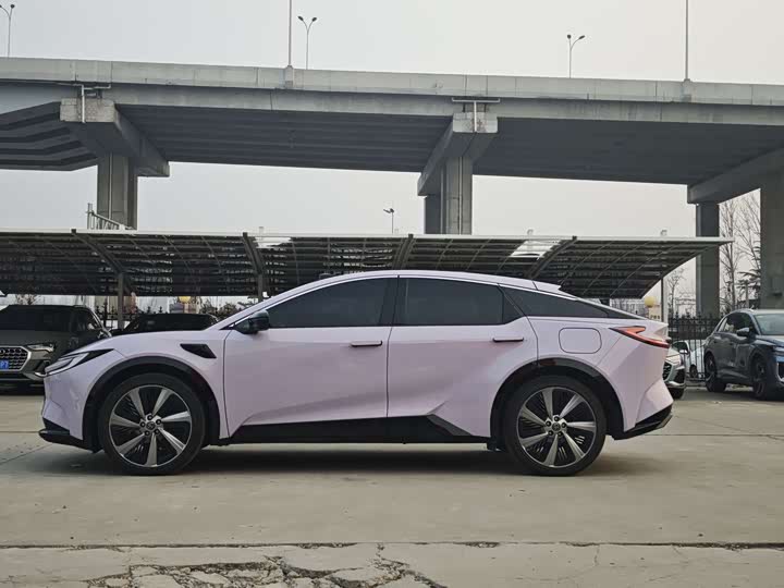 Фото 9 - Toyota bZ5