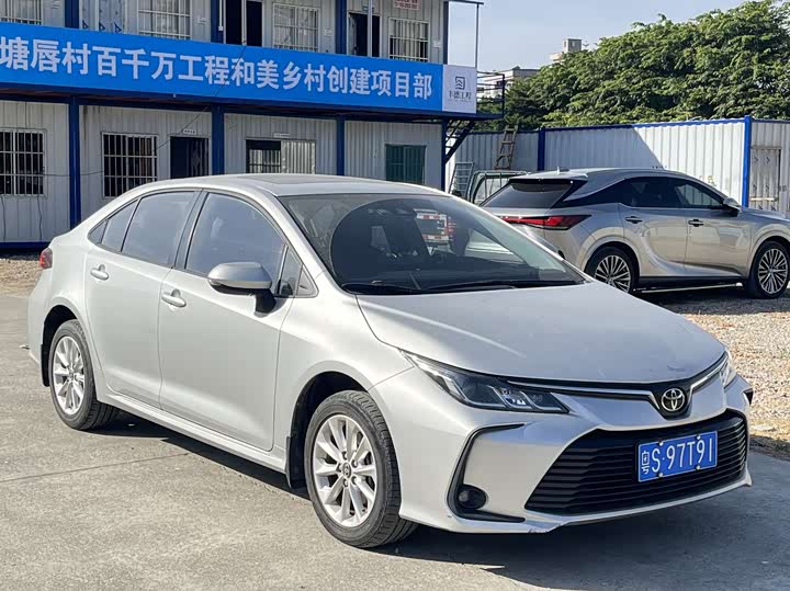 Фото 2 - Toyota Corolla