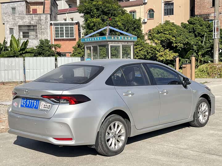 Фото 4 - Toyota Corolla