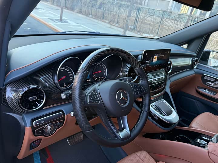 Фото 8 - Mercedes-Benz V-Class