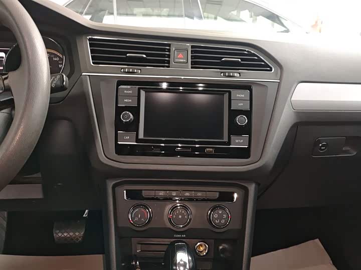 Фото 5 - Volkswagen Tiguan L Pro