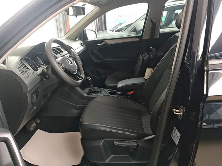 Фото 7 - Volkswagen Tiguan L Pro