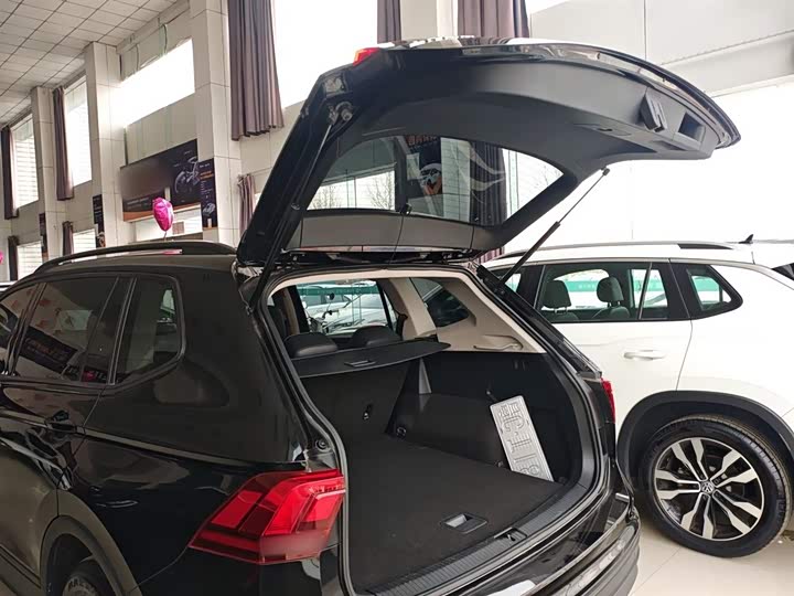 Фото 9 - Volkswagen Tiguan L Pro