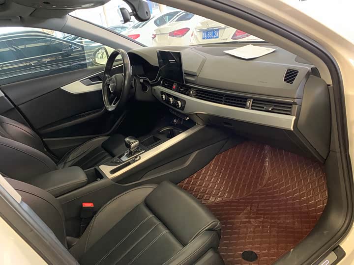 Фото 8 - Audi A4L