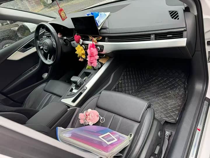 Фото 5 - Audi A4L