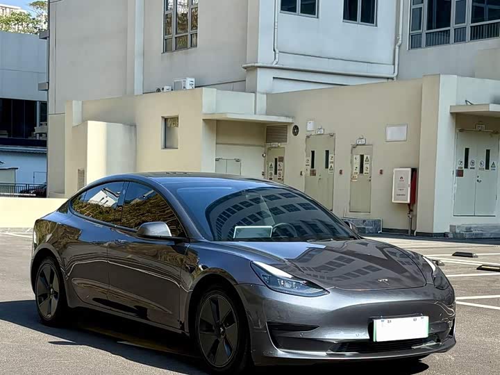 Фото 3 - Tesla Model 3