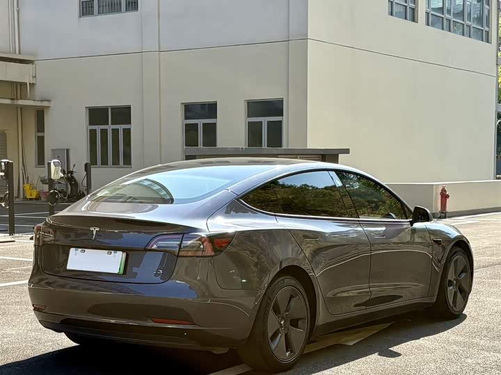 Фото 9 - Tesla Model 3