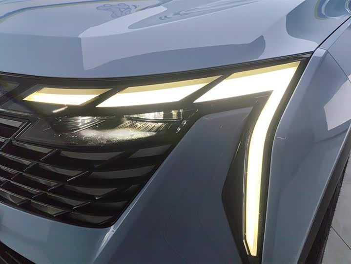 Фото 5 - Geely Atlas L