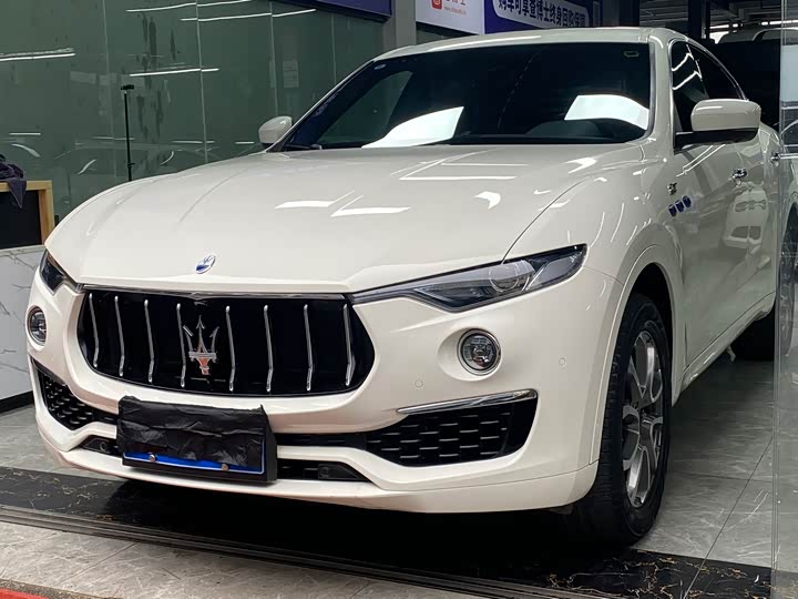 Фото 1 - Maserati Levante