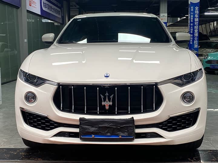 Фото 2 - Maserati Levante