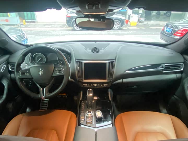 Фото 5 - Maserati Levante