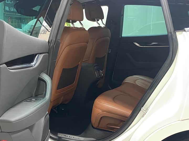 Фото 6 - Maserati Levante