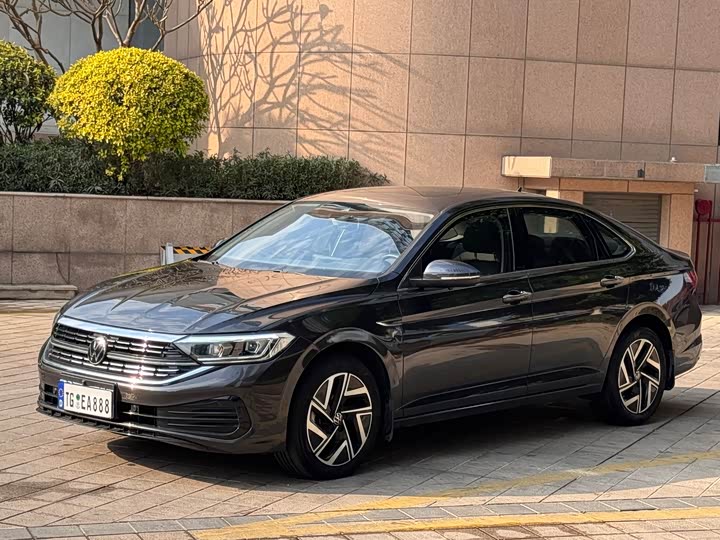 Фото 1 - Volkswagen Sagitar L