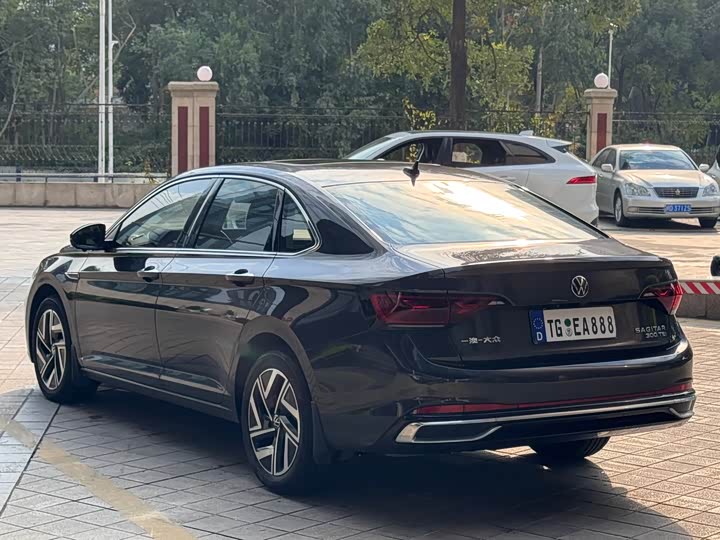 Фото 4 - Volkswagen Sagitar L