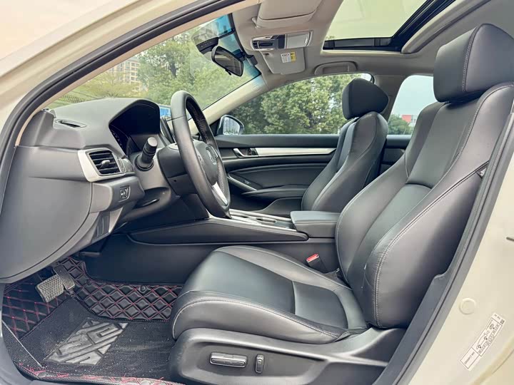 Фото 4 - Honda Accord