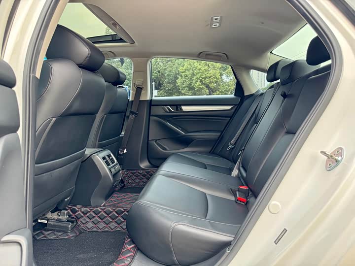 Фото 6 - Honda Accord