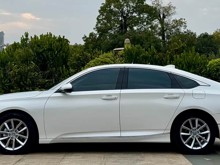 Фото 8 - Honda Accord