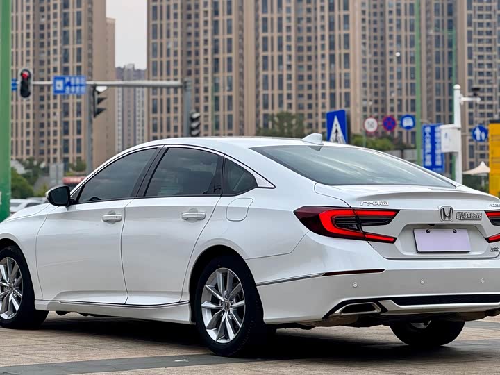 Фото 9 - Honda Accord