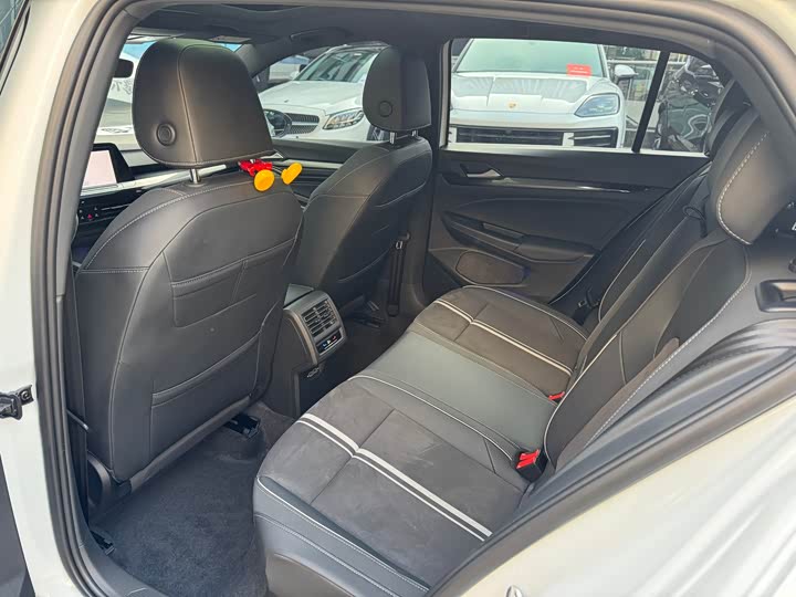 Фото 4 - Volkswagen Golf