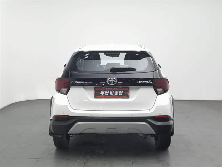 Фото 4 - Toyota Yaris L Hatchback