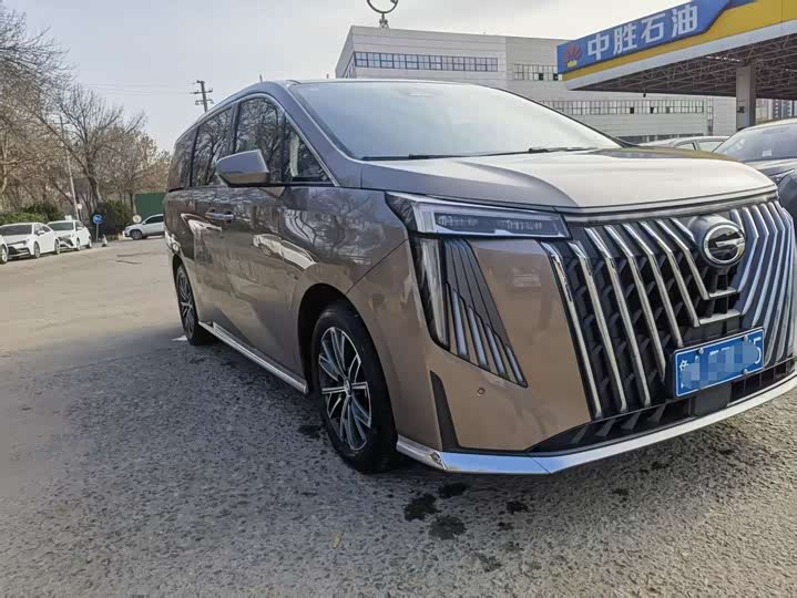 Фото 2 - GAC Trumpchi M8