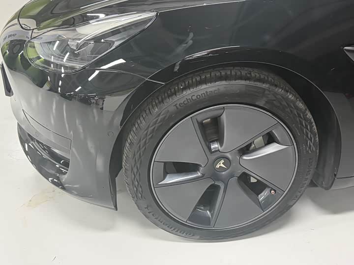 Фото 4 - Tesla Model 3