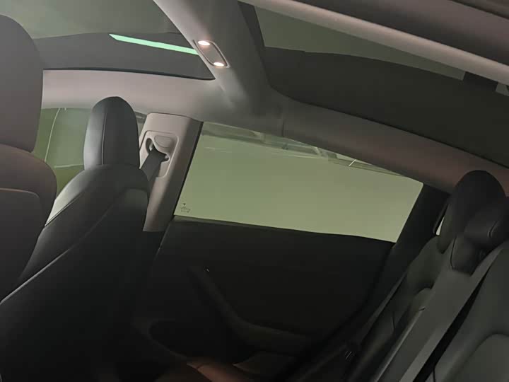 Фото 8 - Tesla Model 3