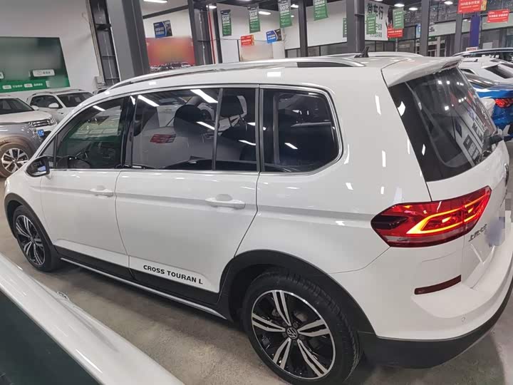 Фото 5 - Volkswagen Touran L