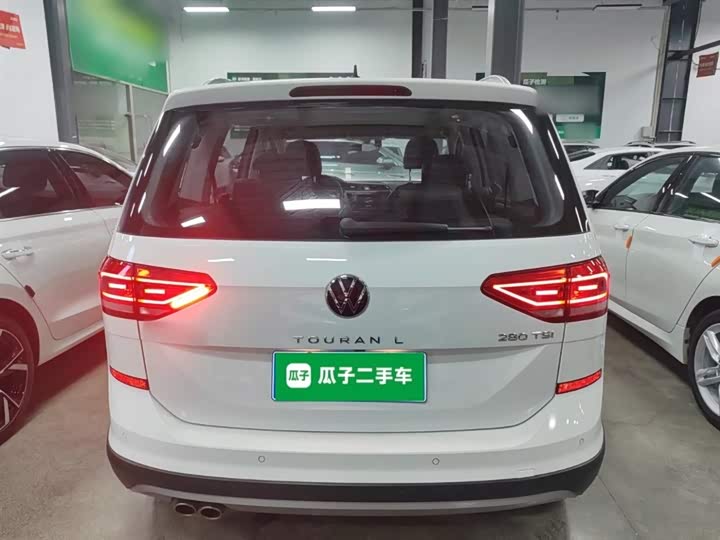 Фото 6 - Volkswagen Touran L