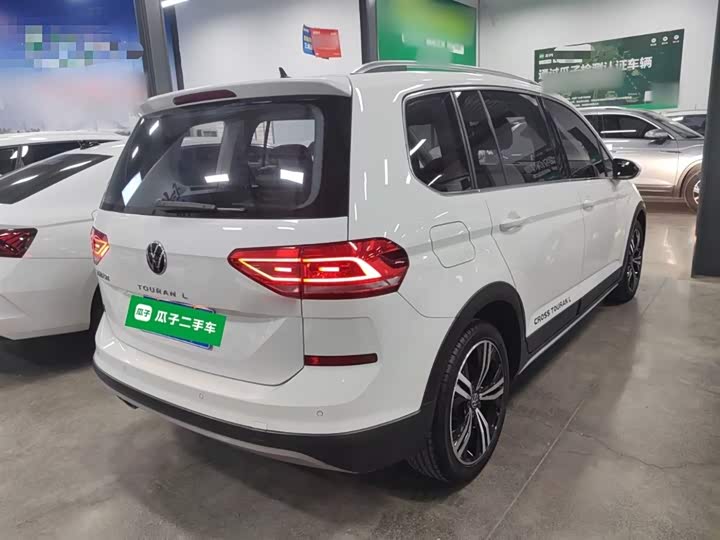 Фото 7 - Volkswagen Touran L