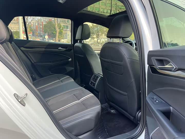 Фото 9 - Volkswagen Golf