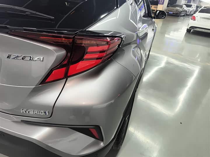 Фото 8 - Toyota Izoa