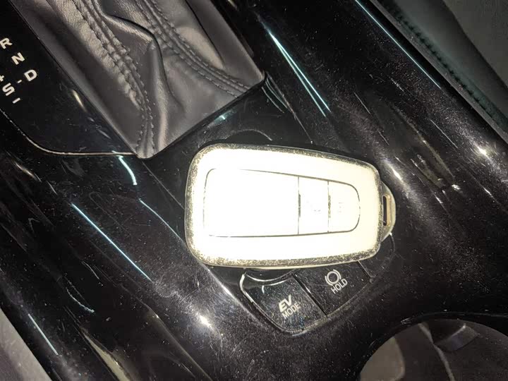 Фото 9 - Toyota Izoa