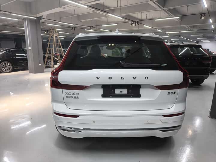 Фото 8 - Volvo XC60