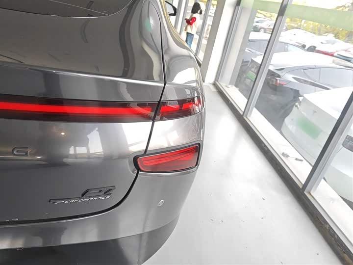 Фото 8 - XPeng P7