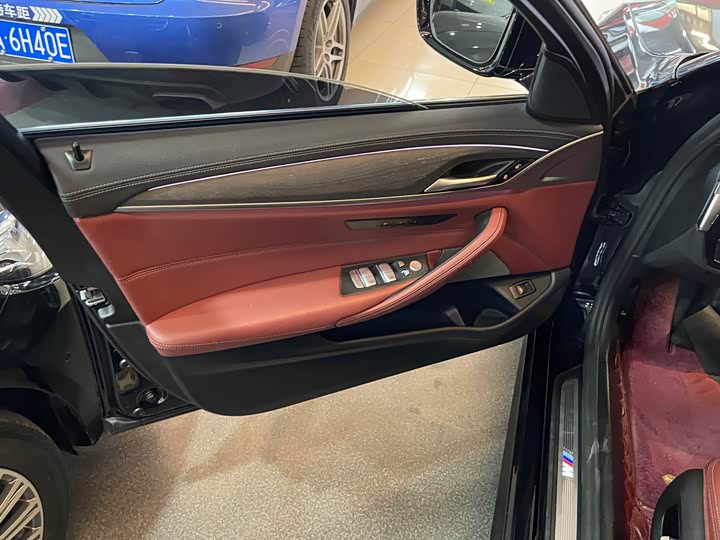 Фото 5 - BMW 5 Series