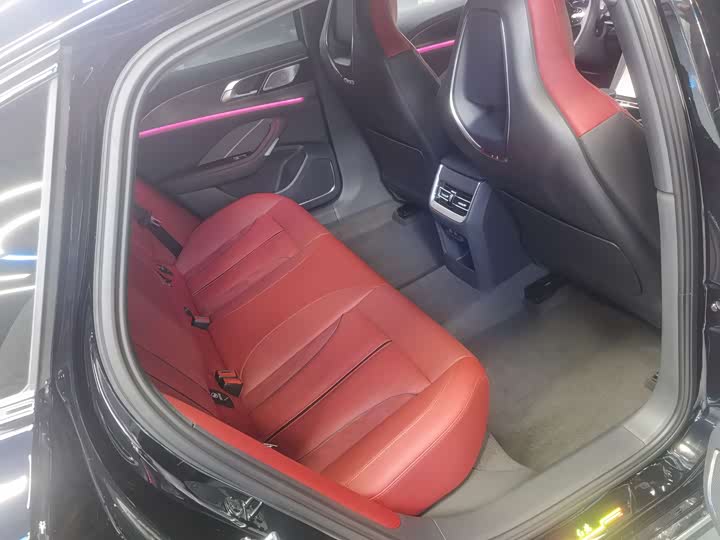 Фото 8 - Hongqi H6