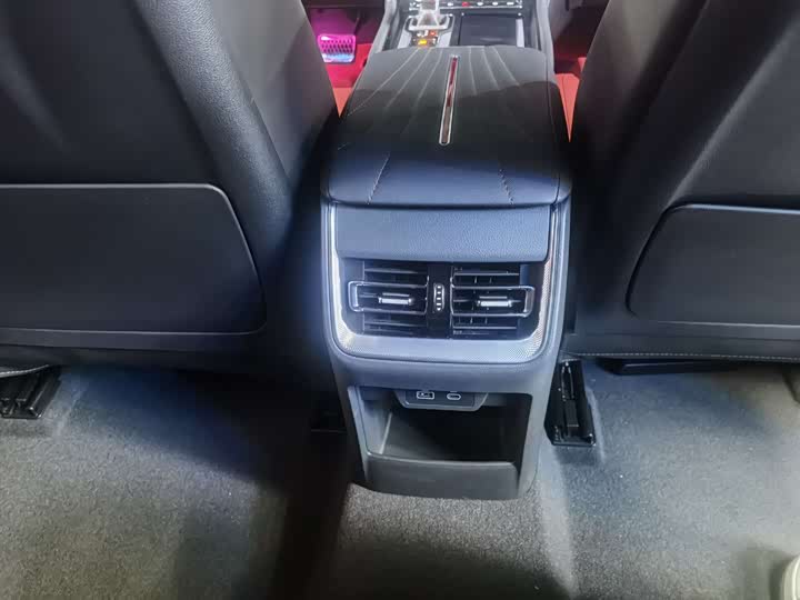 Фото 9 - Hongqi H6