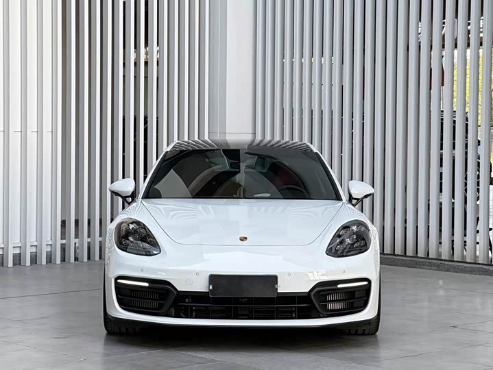 Фото 2 - Porsche Panamera