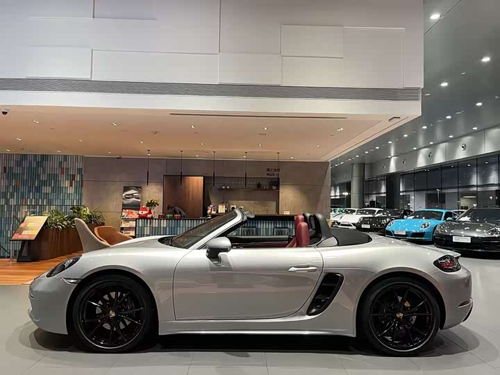 Фото 2 - Porsche 718