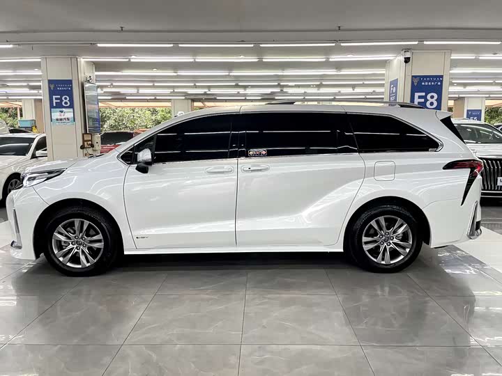 Фото 6 - Toyota Sienna