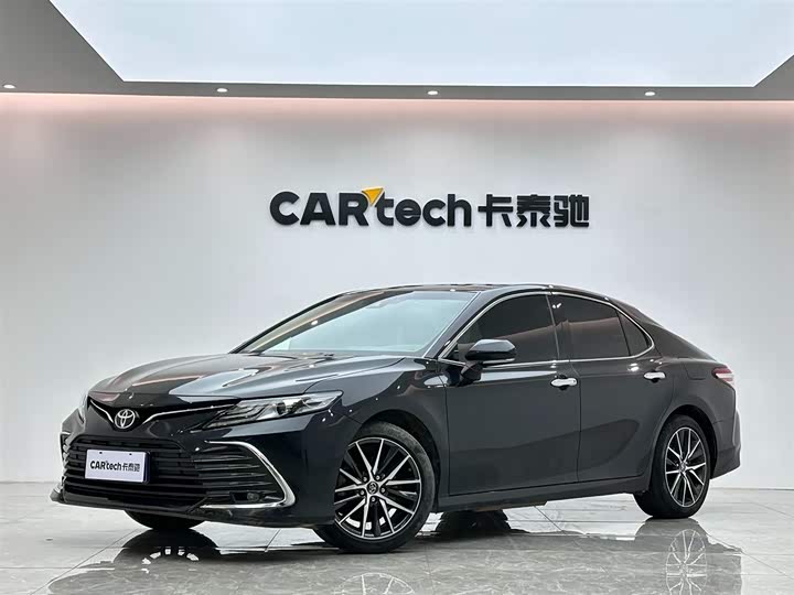 Фото 1 - Toyota Camry