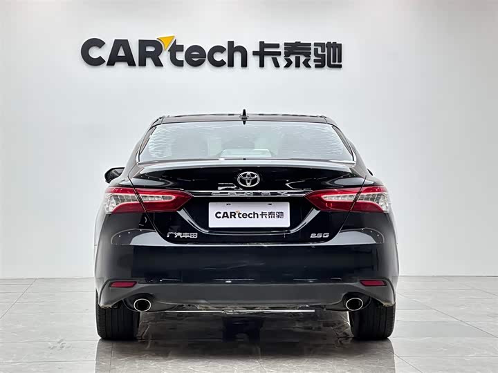Фото 4 - Toyota Camry
