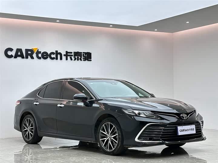 Фото 6 - Toyota Camry
