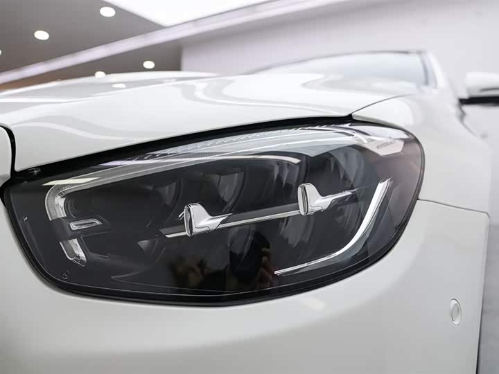 Фото 3 - Mercedes-Benz E-Class