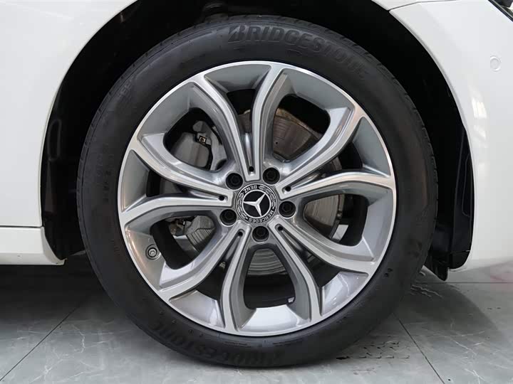 Фото 4 - Mercedes-Benz E-Class