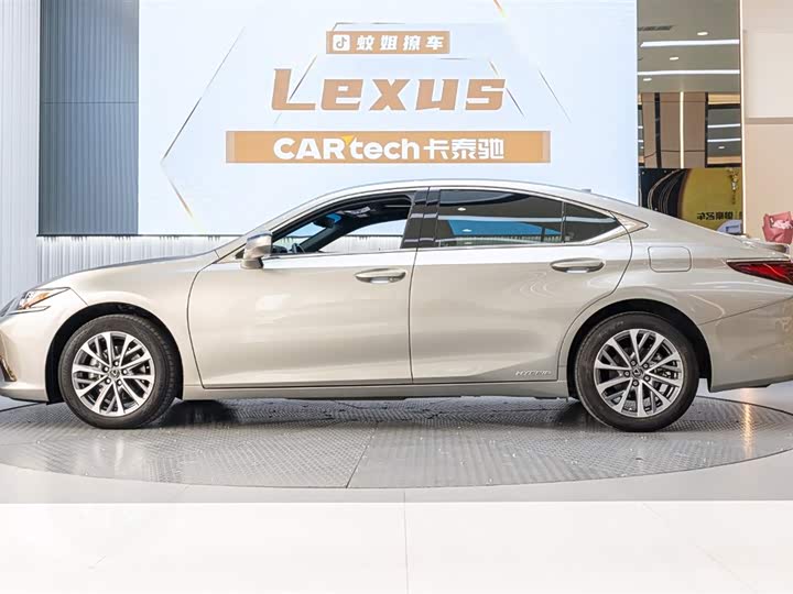 Фото 3 - Lexus ES