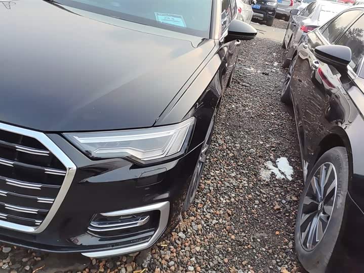 Фото 5 - Audi A6L