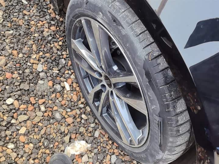 Фото 6 - Audi A6L