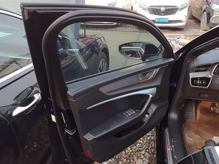 Фото 7 - Audi A6L